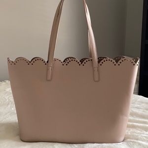 Neutral tote for Spring!